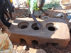 Red Cross helps South Sudanese residents with energy saving stove training